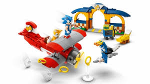 LEGO Sonic - Tails' workshop and Tornado plane